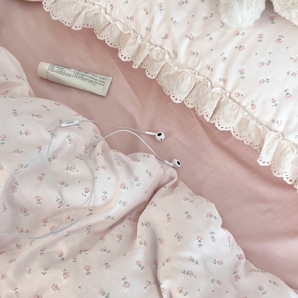 91家纺网 家纺一手货源 找家纺 荣轩家居 2026新款韩式浪漫花边工艺款全棉纯棉双层纱四件套（铺床版） 芳菲粉