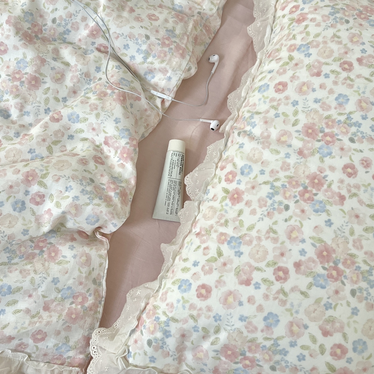 91家纺网 家纺一手货源 找家纺 荣轩家居 2026新款韩式浪漫花边工艺款全棉纯棉双层纱四件套（铺床版） 花喃