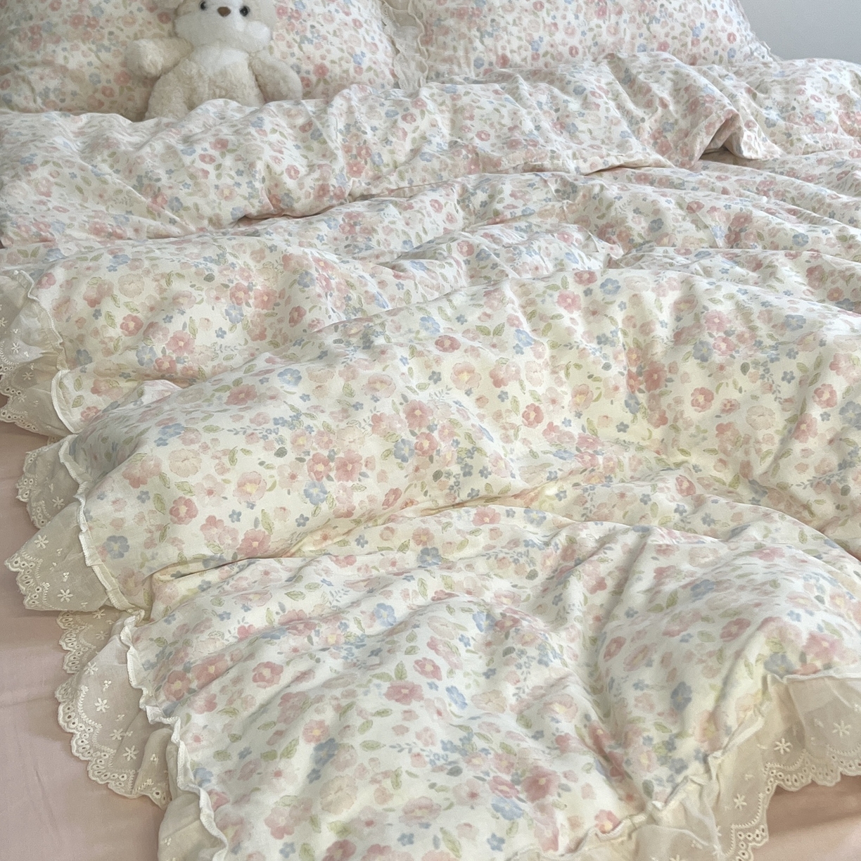 91家纺网 家纺一手货源 找家纺 荣轩家居 2026新款韩式浪漫花边工艺款全棉纯棉双层纱四件套（铺床版） 花喃