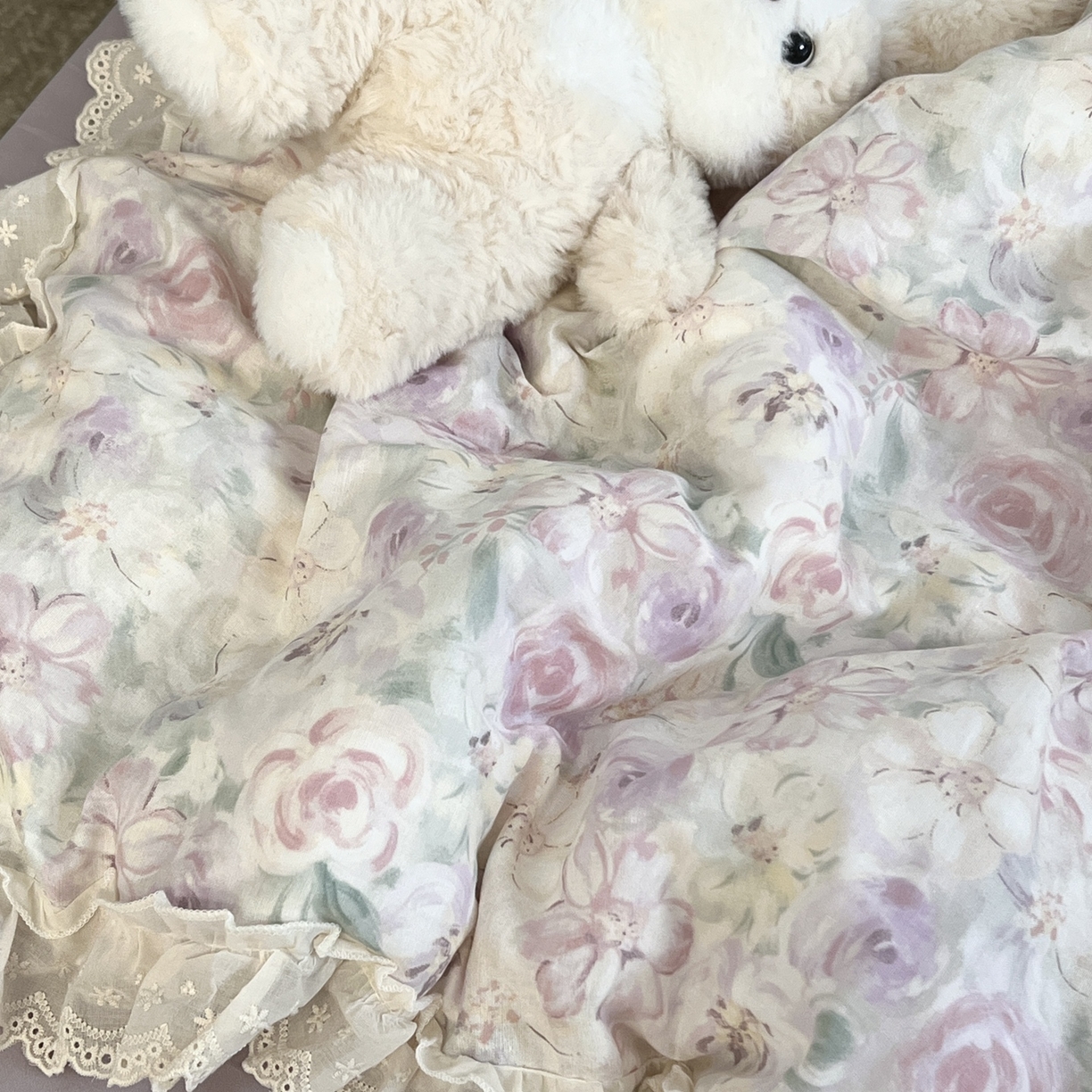 91家纺网 家纺一手货源 找家纺 荣轩家居 2026新款韩式浪漫花边工艺款全棉纯棉双层纱四件套（铺床版） 蔓延-紫