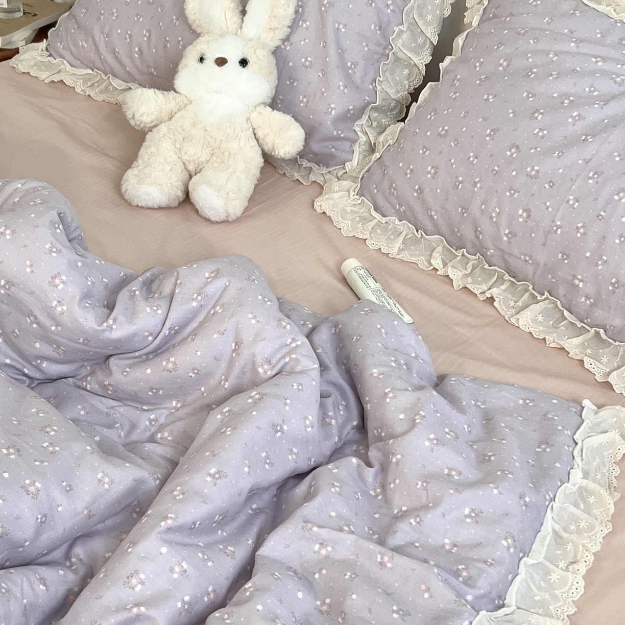 91家纺网 家纺一手货源 找家纺 荣轩家居 2026新款韩式浪漫花边工艺款全棉纯棉双层纱四件套（铺床版） 粉黛