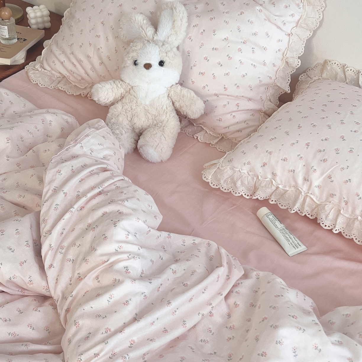 91家纺网 家纺一手货源 找家纺 荣轩家居 2026新款韩式浪漫花边工艺款全棉纯棉双层纱四件套（铺床版） 芳菲粉