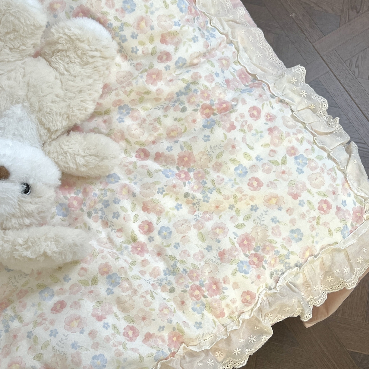 91家纺网 家纺一手货源 找家纺 荣轩家居 2026新款韩式浪漫花边工艺款全棉纯棉双层纱四件套（铺床版） 花喃