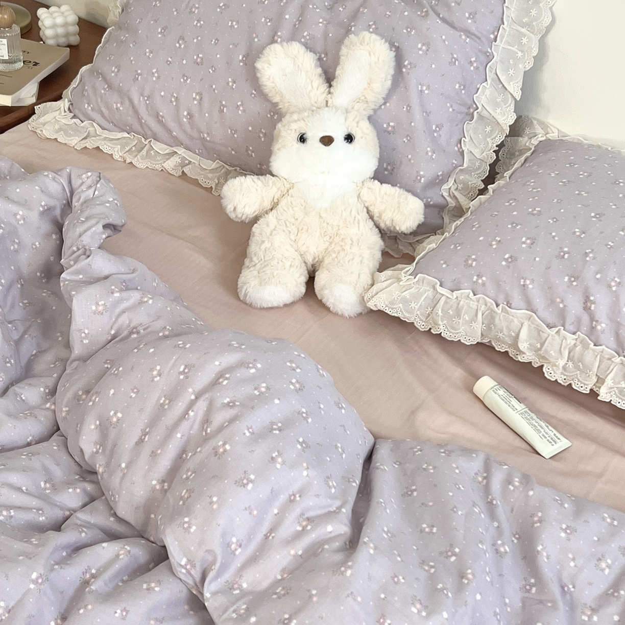 91家纺网 家纺一手货源 找家纺 荣轩家居 2026新款韩式浪漫花边工艺款全棉纯棉双层纱四件套（铺床版） 粉黛