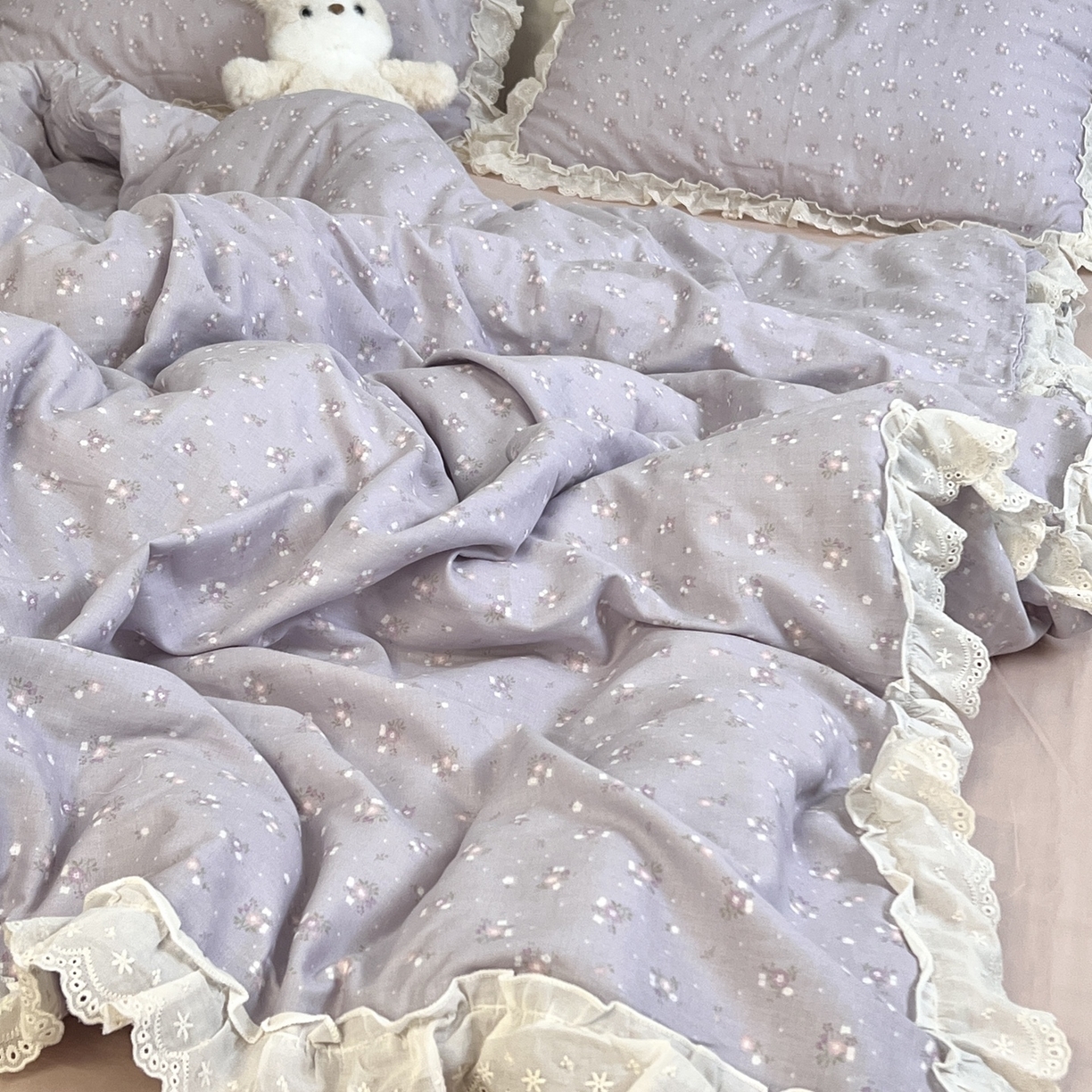 91家纺网 家纺一手货源 找家纺 荣轩家居 2026新款韩式浪漫花边工艺款全棉纯棉双层纱四件套（铺床版） 粉黛