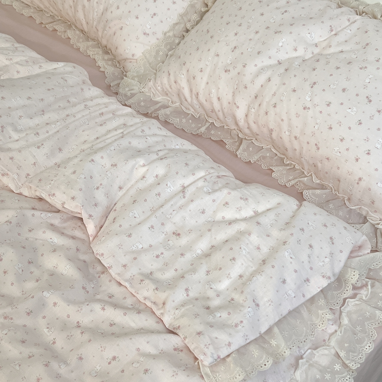 91家纺网 家纺一手货源 找家纺 荣轩家居 2026新款韩式浪漫花边工艺款全棉纯棉双层纱四件套（铺床版） 絮语