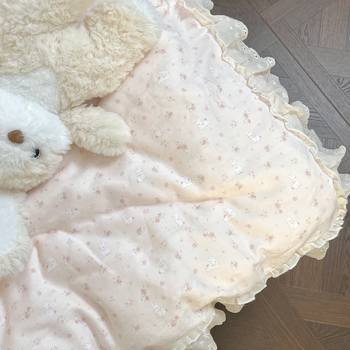 91家纺网 家纺一手货源 找家纺 荣轩家居 2026新款韩式浪漫花边工艺款全棉纯棉双层纱四件套（铺床版） 絮语