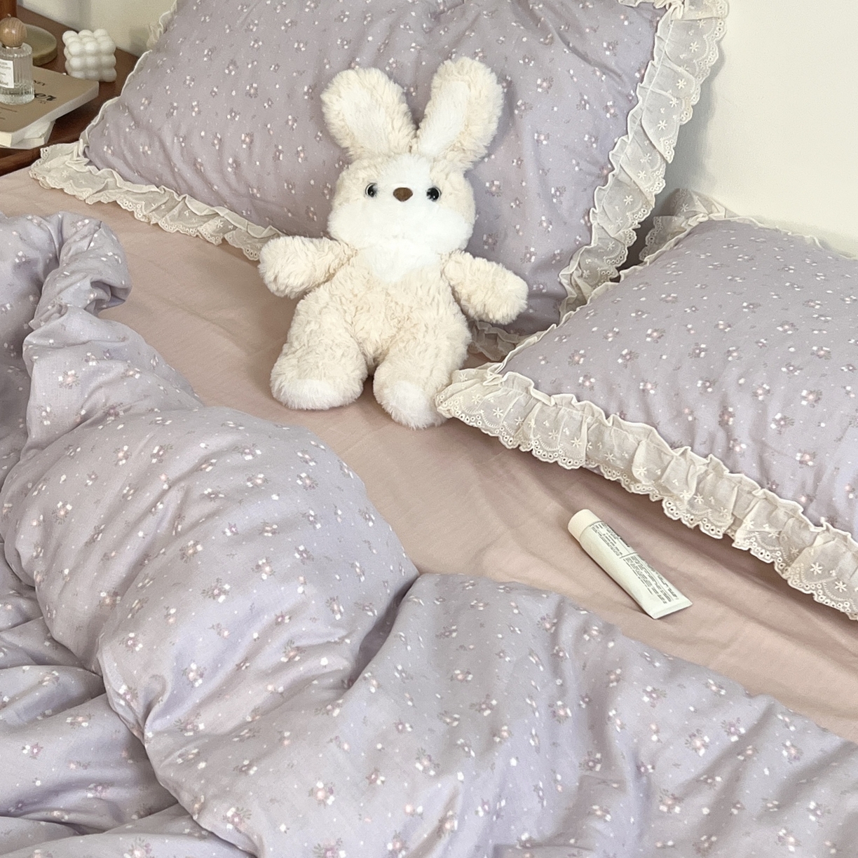 91家纺网 家纺一手货源 找家纺 荣轩家居 2026新款韩式浪漫花边工艺款全棉纯棉双层纱四件套（铺床版） 粉黛