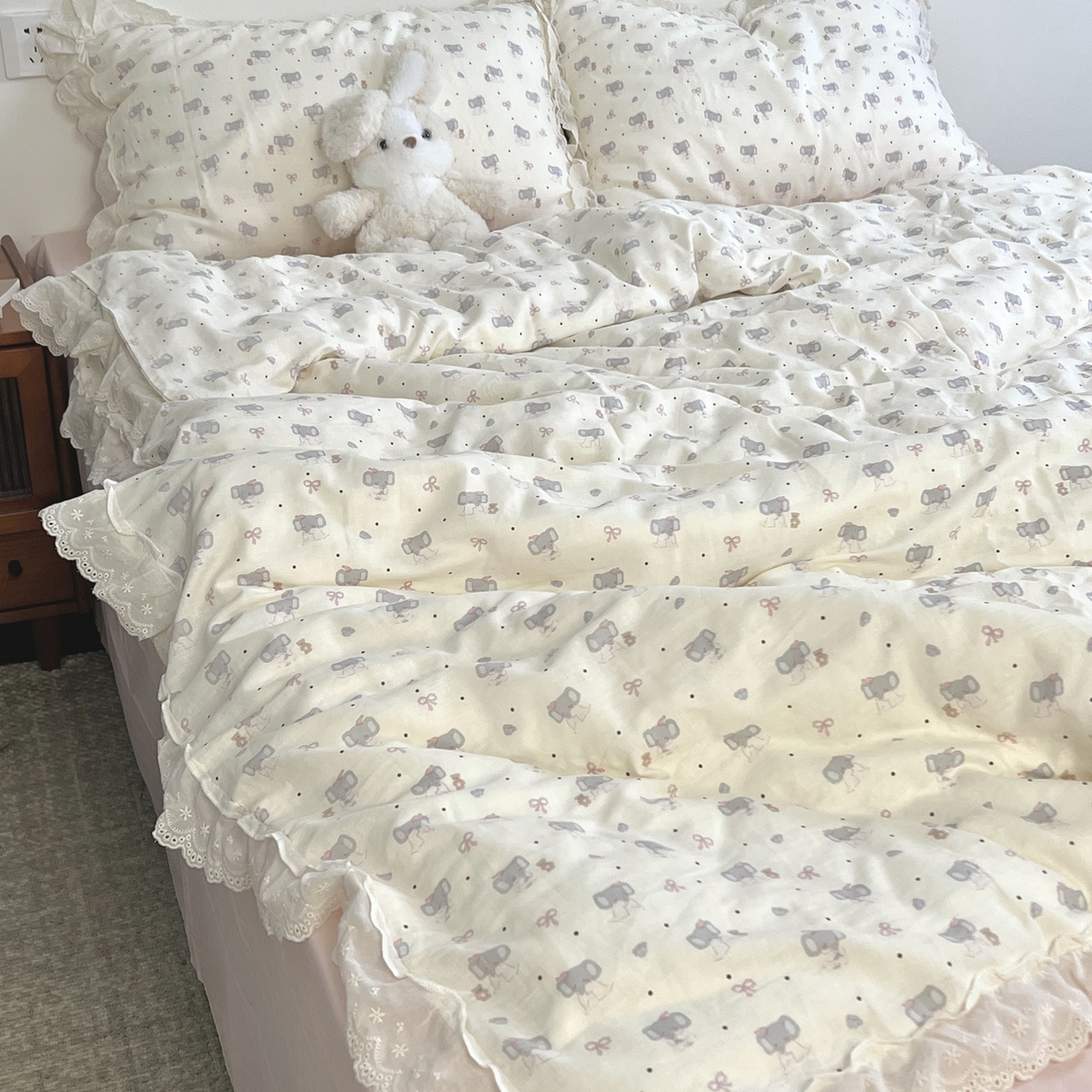 91家纺网 家纺一手货源 找家纺 荣轩家居 2026新款韩式浪漫花边工艺款全棉纯棉双层纱四件套（铺床版） 米宝