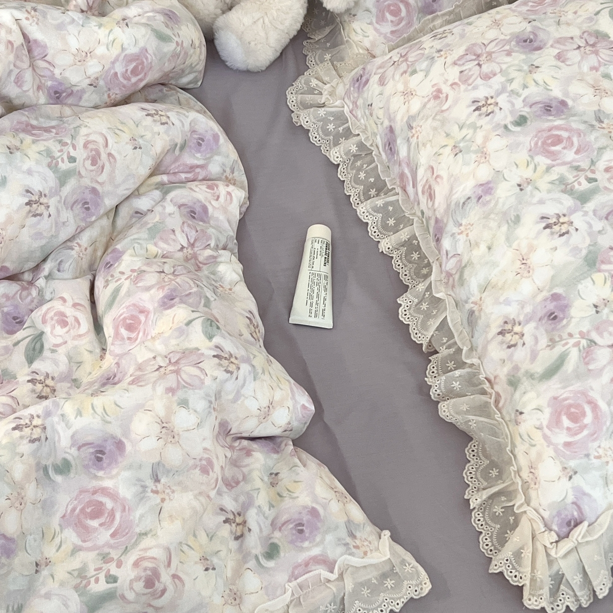 91家纺网 家纺一手货源 找家纺 荣轩家居 2026新款韩式浪漫花边工艺款全棉纯棉双层纱四件套（铺床版） 蔓延-紫
