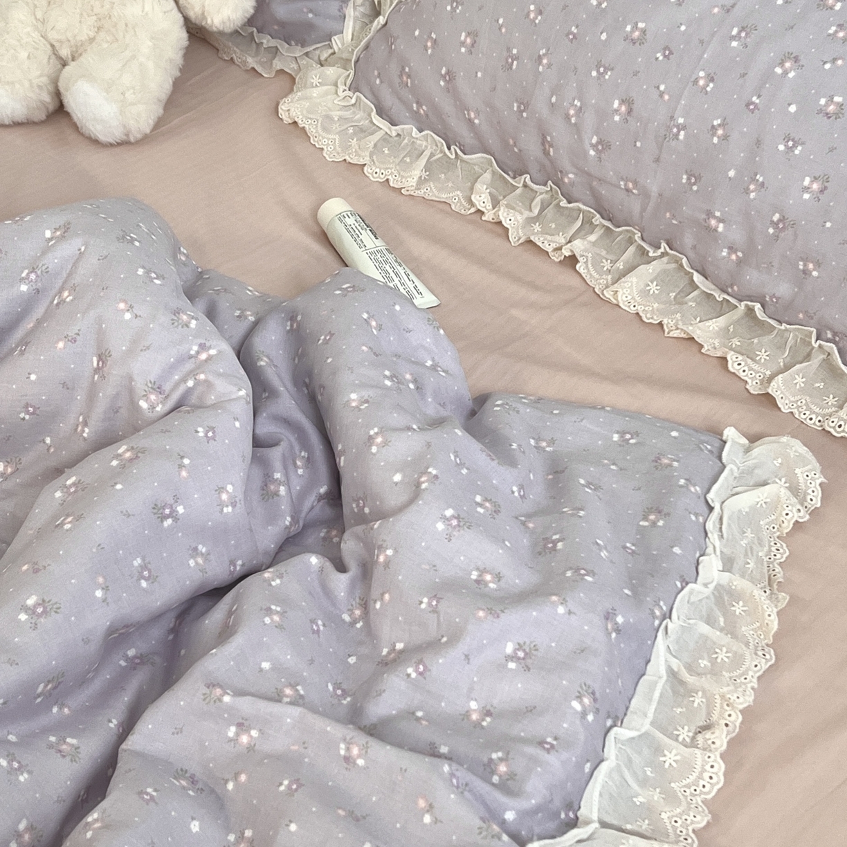 91家纺网 家纺一手货源 找家纺 荣轩家居 2026新款韩式浪漫花边工艺款全棉纯棉双层纱四件套（铺床版） 粉黛