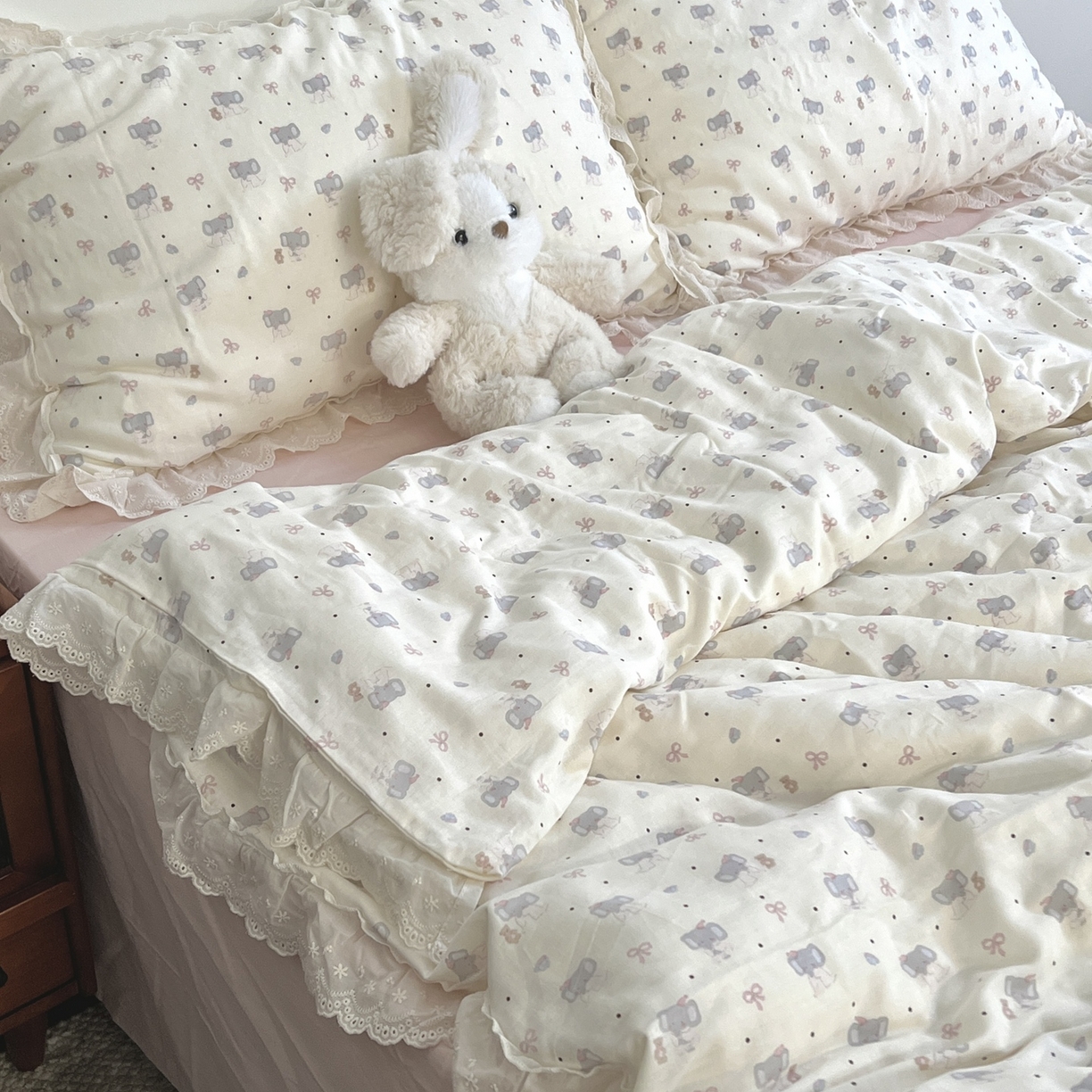 91家纺网 家纺一手货源 找家纺 荣轩家居 2026新款韩式浪漫花边工艺款全棉纯棉双层纱四件套（铺床版） 米宝