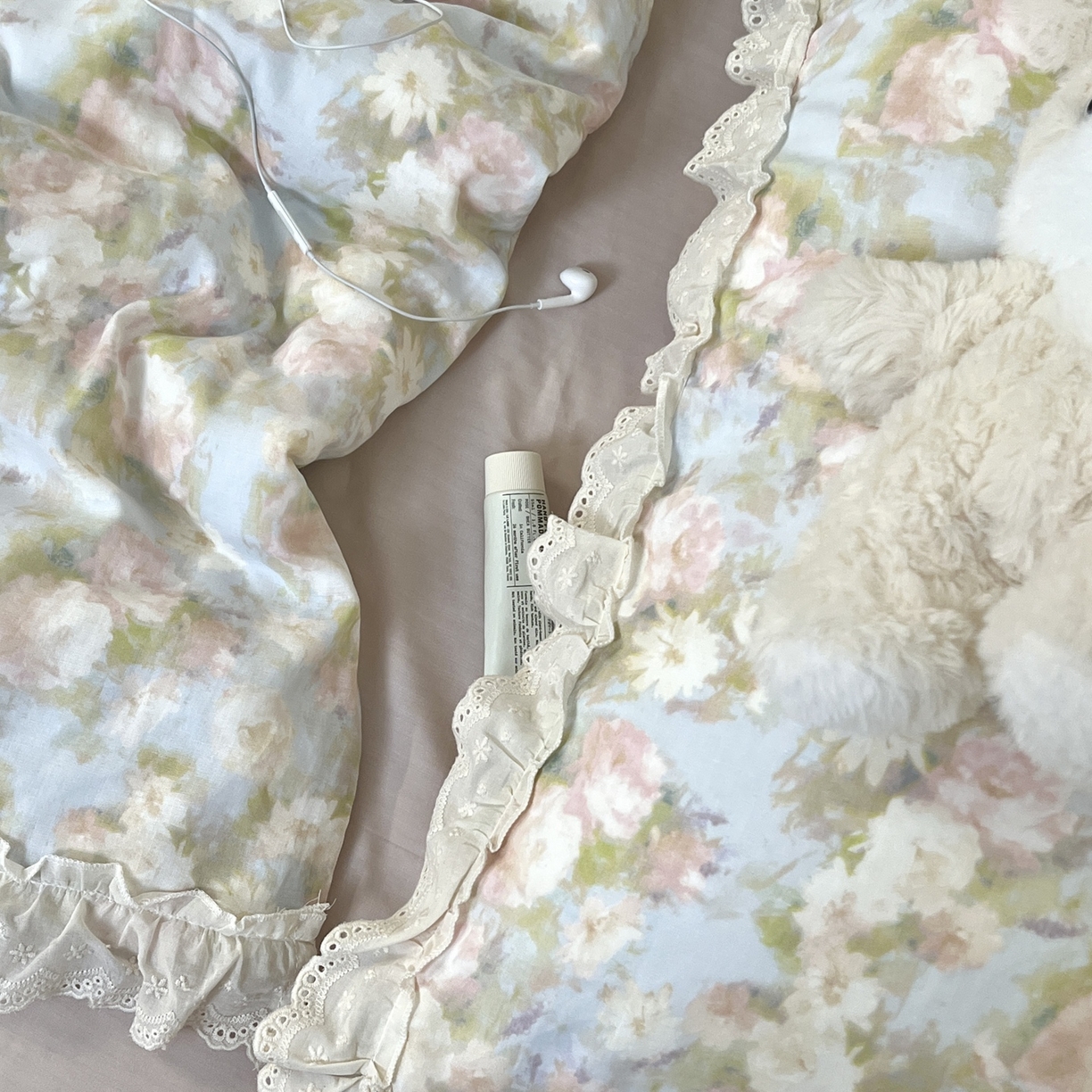 91家纺网 家纺一手货源 找家纺 荣轩家居 2026新款韩式浪漫花边工艺款全棉纯棉双层纱四件套（铺床版） 海棠听风