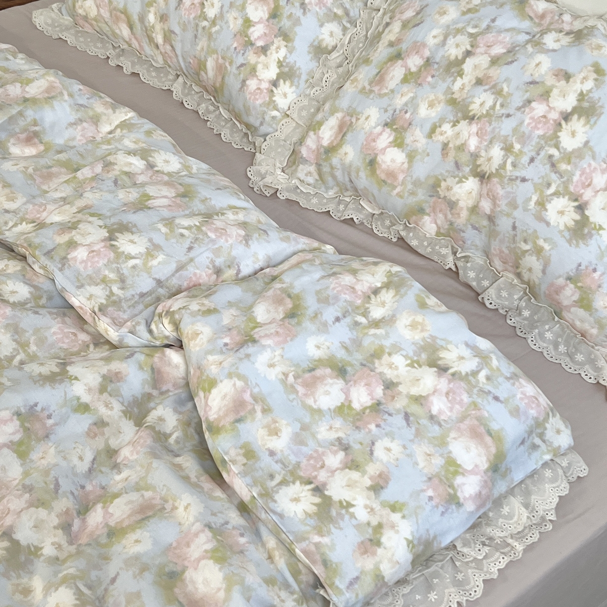 91家纺网 家纺一手货源 找家纺 荣轩家居 2026新款韩式浪漫花边工艺款全棉纯棉双层纱四件套（铺床版） 海棠听风