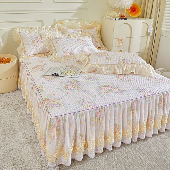 91家纺网 家纺一手货源 找家纺 宜凡家纺 2026新款全棉法式夹棉床裙款三件套 春日微光