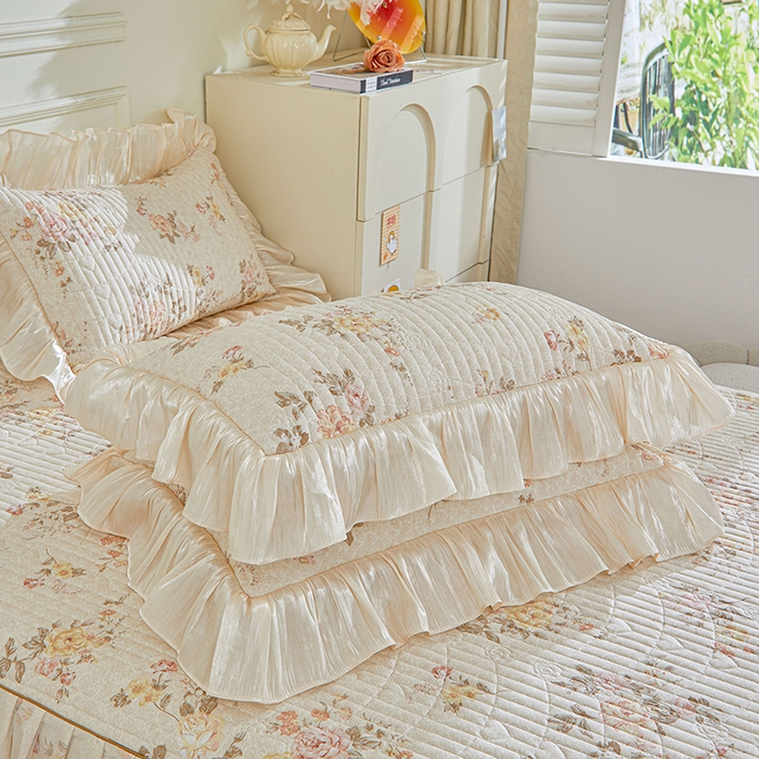 91家纺网 家纺一手货源 找家纺 宜凡家纺 2026新款全棉法式夹棉床裙款三件套 花黛织梦