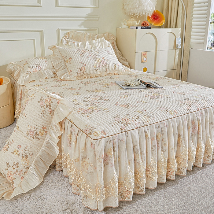 91家纺网 家纺一手货源 找家纺 宜凡家纺 2026新款全棉法式夹棉床裙款三件套 花黛织梦