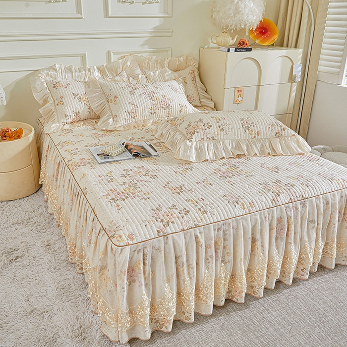 91家纺网 家纺一手货源 找家纺 宜凡家纺 2026新款全棉法式夹棉床裙款三件套 花黛织梦