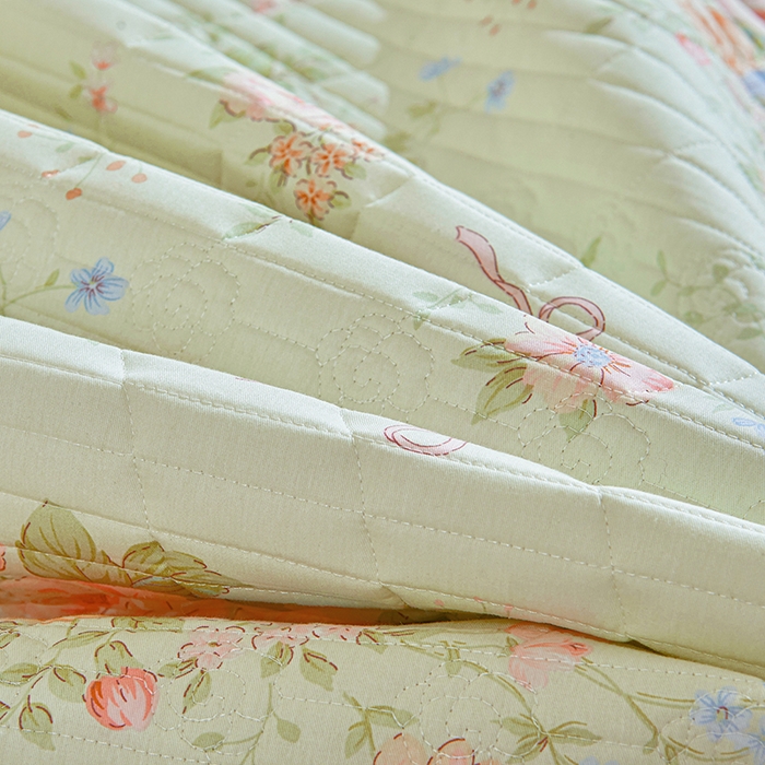 91家纺网 家纺一手货源 找家纺 宜凡家纺 2026新款全棉法式夹棉床裙款三件套 曼妙花香