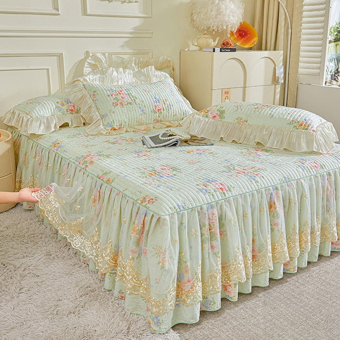 91家纺网 家纺一手货源 找家纺 宜凡家纺 2026新款全棉法式夹棉床裙款三件套 曼妙花香