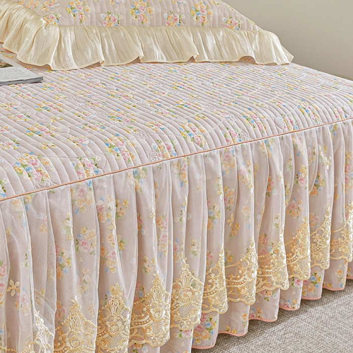 91家纺网 家纺一手货源 找家纺 宜凡家纺 2026新款全棉法式夹棉床裙款三件套 晴空