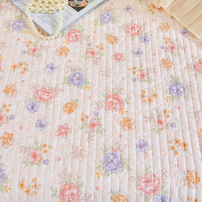 91家纺网 家纺一手货源 找家纺 宜凡家纺 2026新款全棉法式夹棉床裙款三件套 寻觅花季