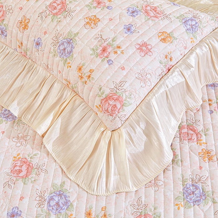 91家纺网 家纺一手货源 找家纺 宜凡家纺 2026新款全棉法式夹棉床裙款三件套 寻觅花季