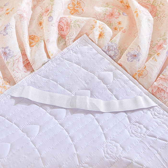 91家纺网 家纺一手货源 找家纺 宜凡家纺 2026新款全棉法式夹棉床裙款三件套 寻觅花季