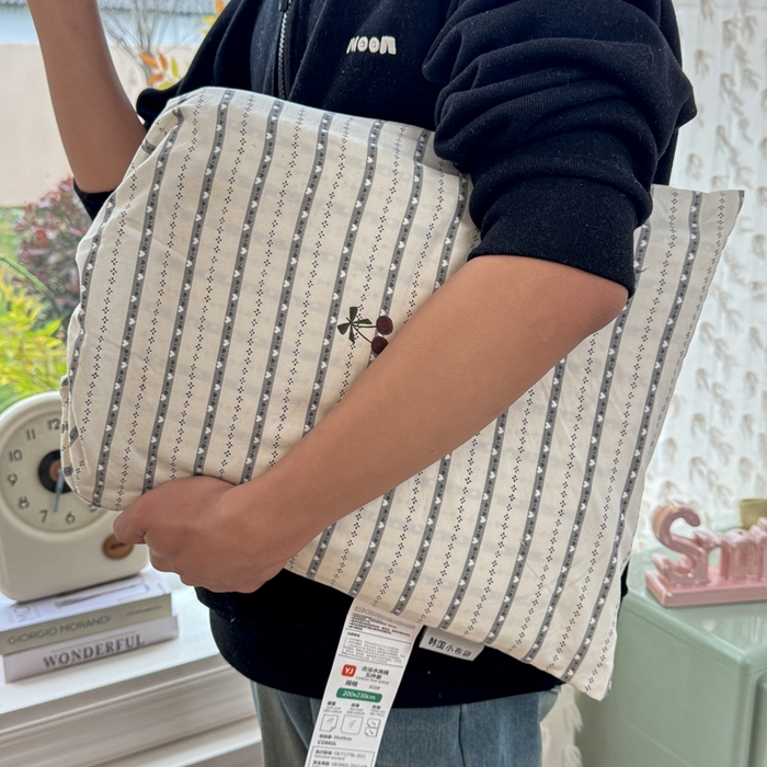 91家纺网 家纺一手货源 找家纺 豫见家纺 2026新款古法水洗仿棉云感纱四件套 灰条樱桃