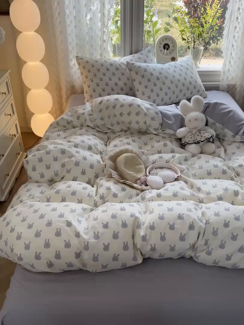 91家纺网 家纺一手货源 找家纺 豫见家纺 2026新款古法水洗仿棉云感纱四件套 吉米兔-灰