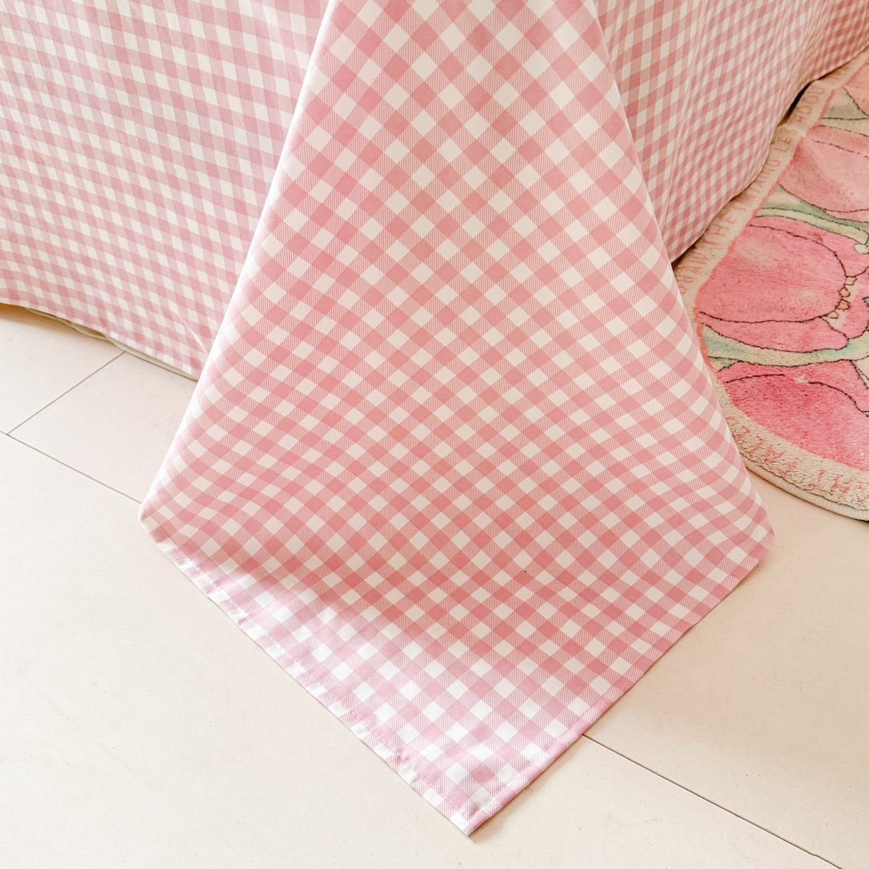 91家纺网 家纺一手货源 找家纺 三朵家纺 2026春夏新款云柔棉水洗棉毛巾绣四件套 可爱猫咪酱-粉格