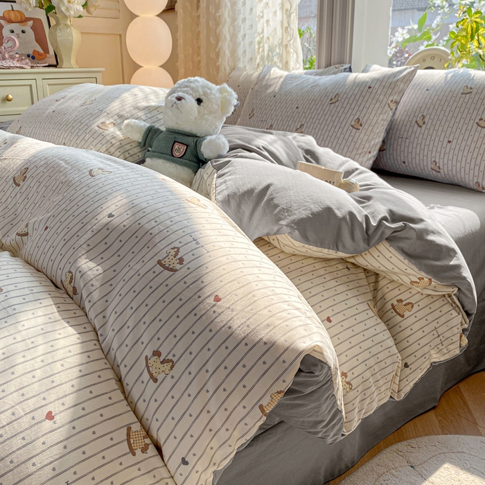 91家纺网 家纺一手货源 找家纺 豫见家纺 2026新款古法水洗仿棉云感纱四件套 木马乐园