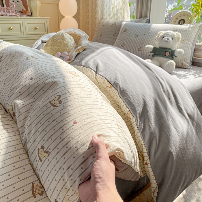 91家纺网 家纺一手货源 找家纺 豫见家纺 2026新款古法水洗仿棉云感纱四件套 木马乐园