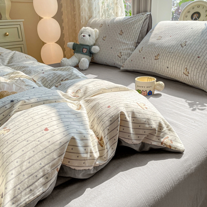 91家纺网 家纺一手货源 找家纺 豫见家纺 2026新款古法水洗仿棉云感纱四件套 木马乐园