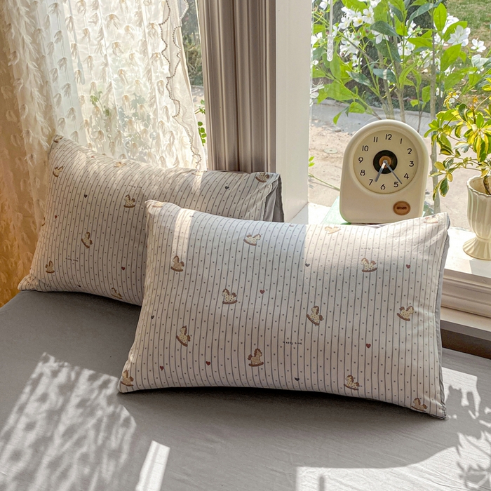 91家纺网 家纺一手货源 找家纺 豫见家纺 2026新款古法水洗仿棉云感纱四件套 木马乐园