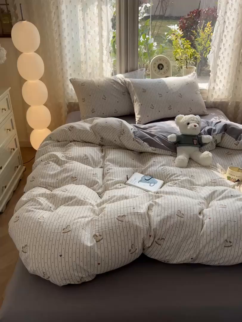 91家纺网 家纺一手货源 找家纺 豫见家纺 2026新款古法水洗仿棉云感纱四件套 木马乐园