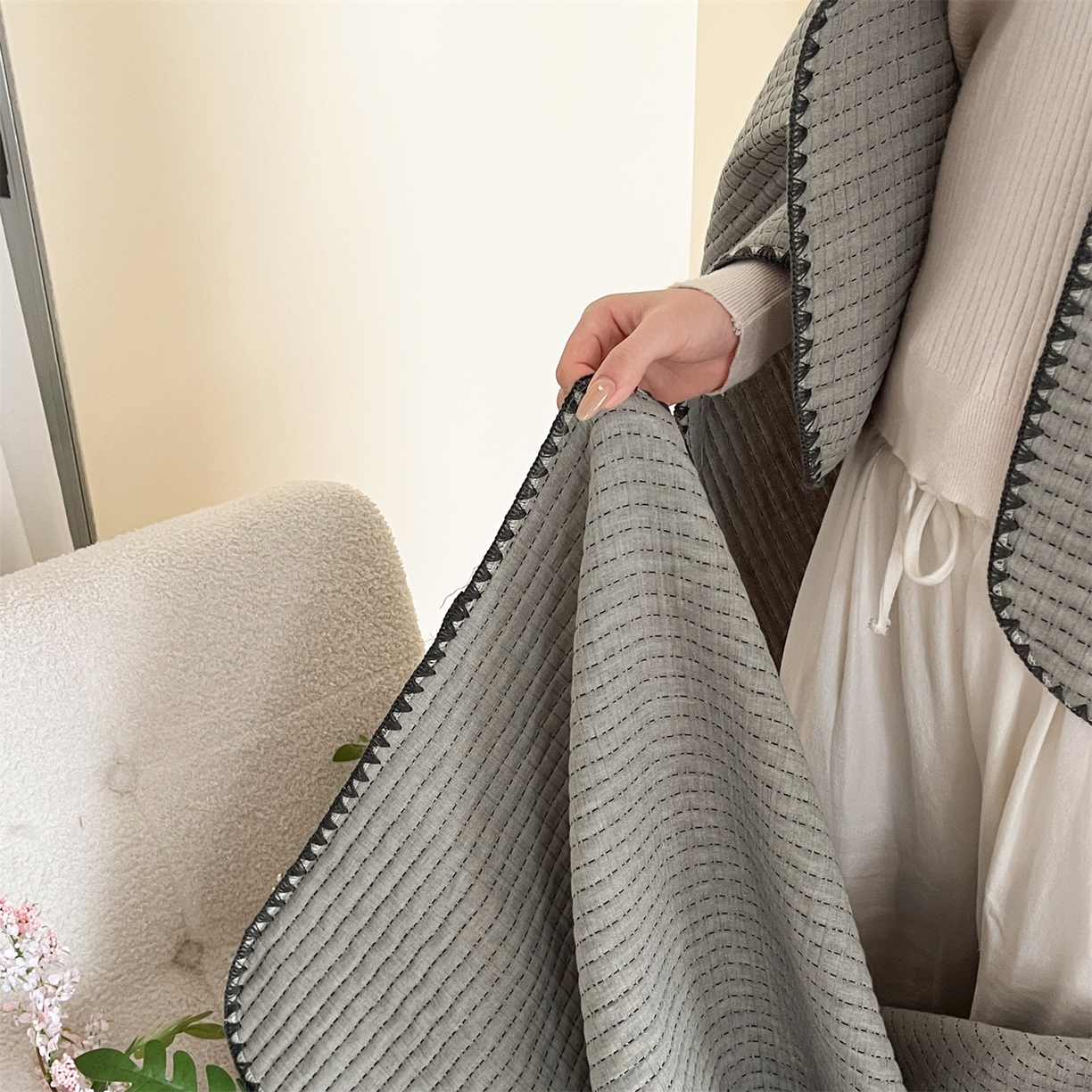 91家纺网 家纺一手货源 找家纺 三朵家纺 2026春夏新款全棉纯棉双层纱夹棉三明治夏被毯子午休毯多功能夏被夏凉被空调被 简约灰