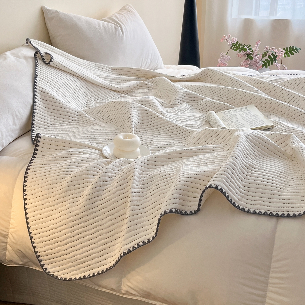 91家纺网 家纺一手货源 找家纺 三朵家纺 2026春夏新款全棉纯棉双层纱夹棉三明治夏被毯子午休毯多功能夏被夏凉被空调被 白月光