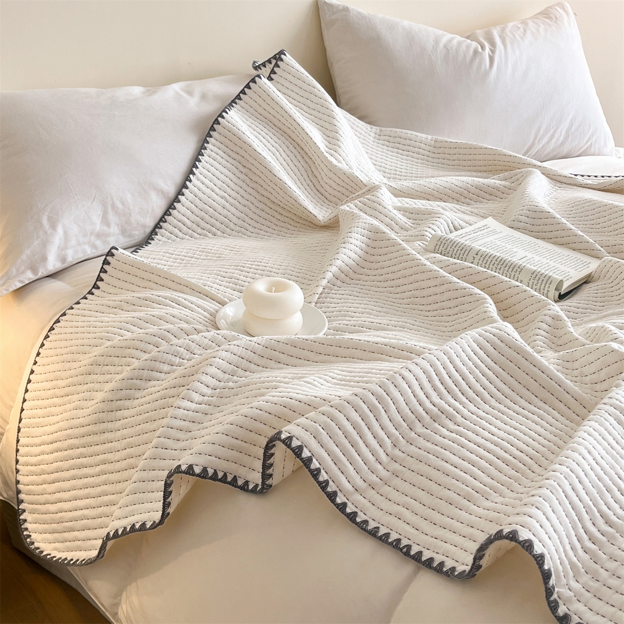 91家纺网 家纺一手货源 找家纺 三朵家纺 2026春夏新款全棉纯棉双层纱夹棉三明治夏被毯子午休毯多功能夏被夏凉被空调被 白月光