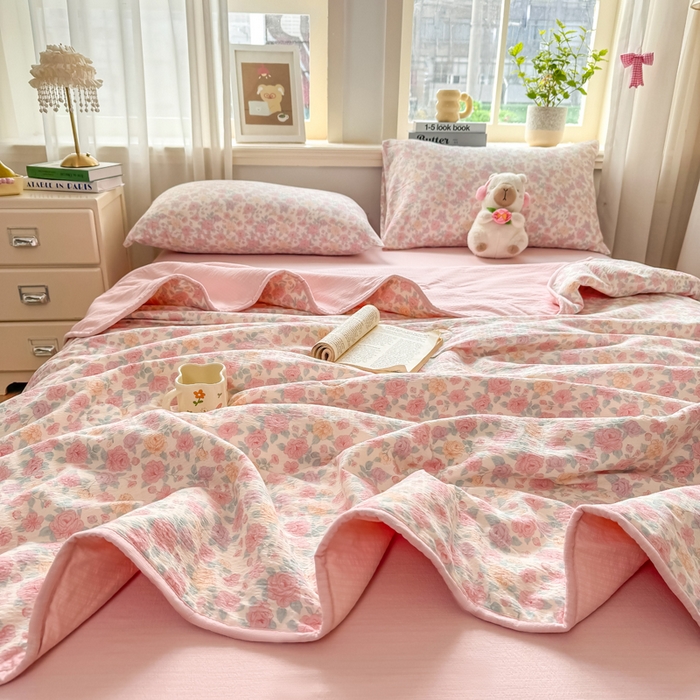 91家纺网 家纺一手货源 找家纺 爱屋及屋 2026新款双层纱小包边棉花夏被【含买家秀】 春风里