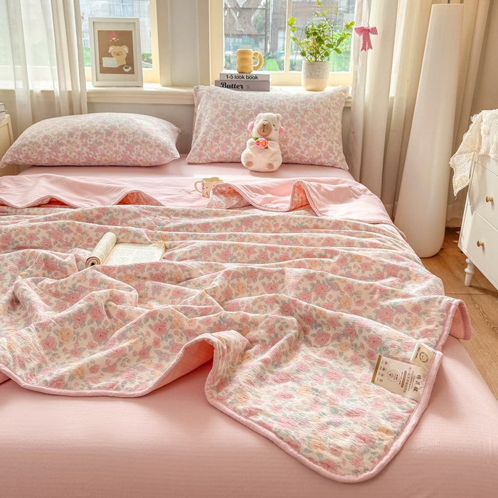 91家纺网 家纺一手货源 找家纺 爱屋及屋 2026新款双层纱小包边棉花夏被【含买家秀】 春风里