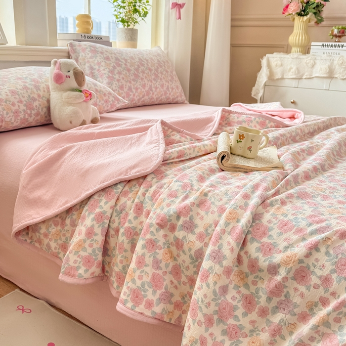 91家纺网 家纺一手货源 找家纺 爱屋及屋 2026新款双层纱小包边棉花夏被【含买家秀】 春风里