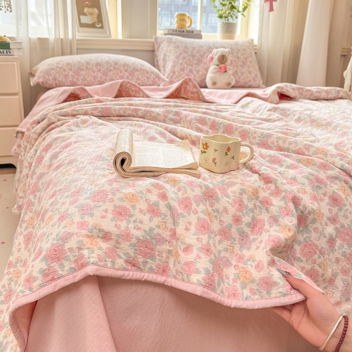 91家纺网 家纺一手货源 找家纺 爱屋及屋 2026新款双层纱小包边棉花夏被【含买家秀】 春风里