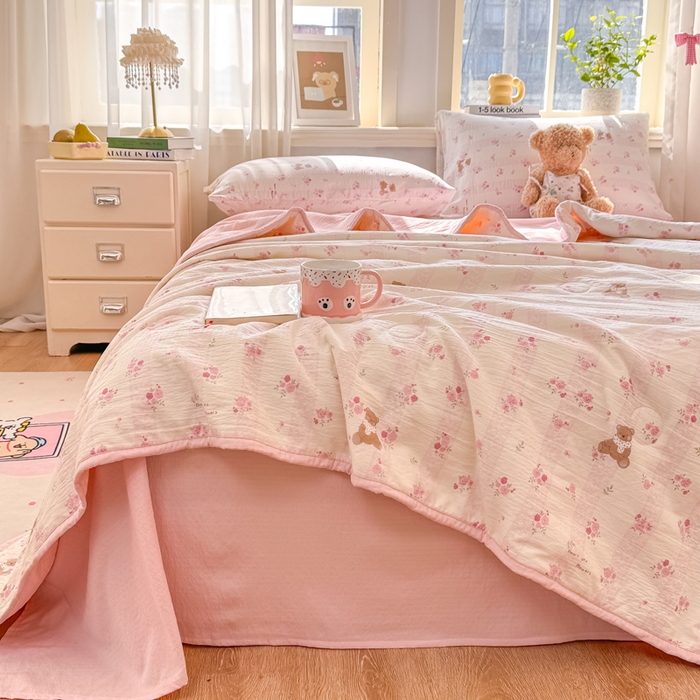 91家纺网 家纺一手货源 找家纺 爱屋及屋 2026新款双层纱小包边棉花夏被【含买家秀】 玫瑰熊