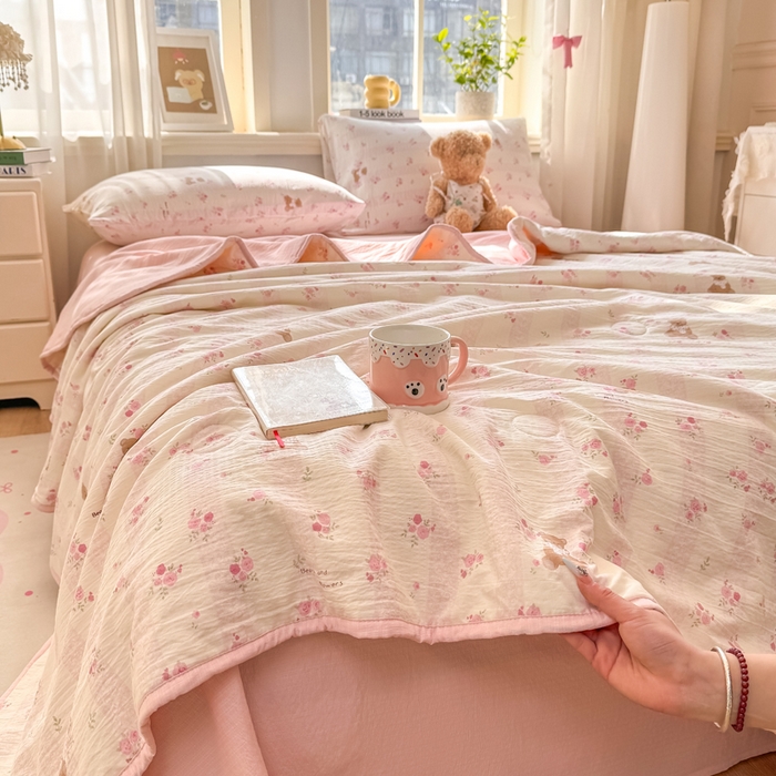 91家纺网 家纺一手货源 找家纺 爱屋及屋 2026新款双层纱小包边棉花夏被【含买家秀】 玫瑰熊