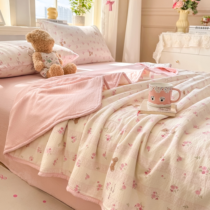 91家纺网 家纺一手货源 找家纺 爱屋及屋 2026新款双层纱小包边棉花夏被【含买家秀】 玫瑰熊