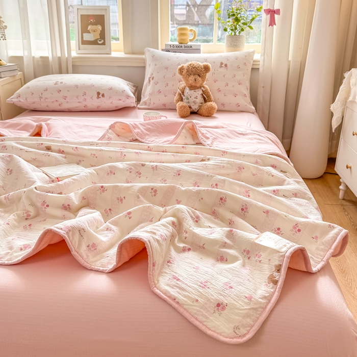 91家纺网 家纺一手货源 找家纺 爱屋及屋 2026新款双层纱小包边棉花夏被【含买家秀】 玫瑰熊