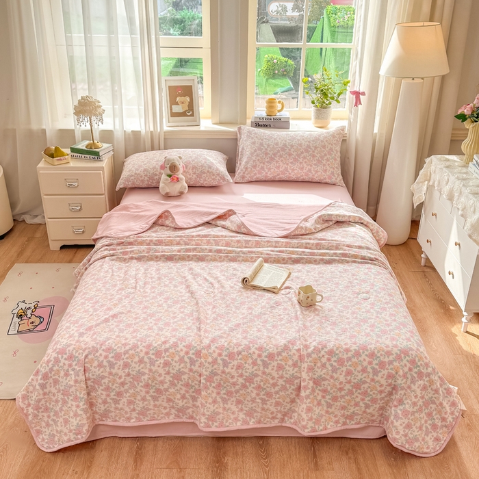 91家纺网 家纺一手货源 找家纺 爱屋及屋 2026新款双层纱小包边棉花夏被【含买家秀】 春风里