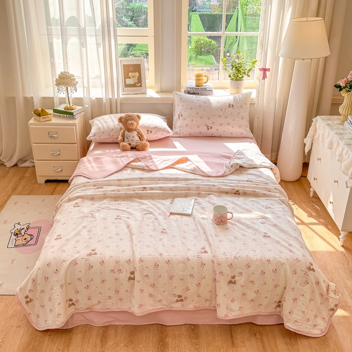 91家纺网 家纺一手货源 找家纺 爱屋及屋 2026新款双层纱小包边棉花夏被【含买家秀】 玫瑰熊