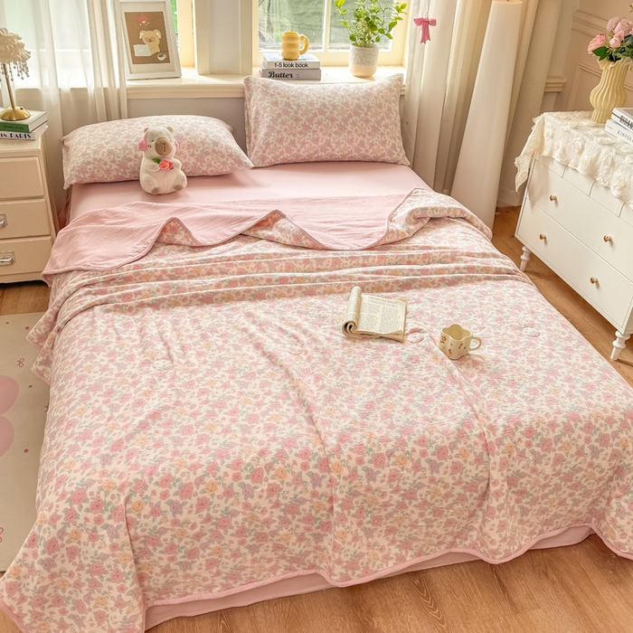 91家纺网 家纺一手货源 找家纺 爱屋及屋 2026新款双层纱小包边棉花夏被【含买家秀】 春风里